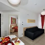 Apartment Peaceful With A Huge Terrace - Beahost *