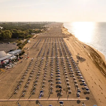 Peaceful With A Huge Terrace - Beahost Apartment Bibione